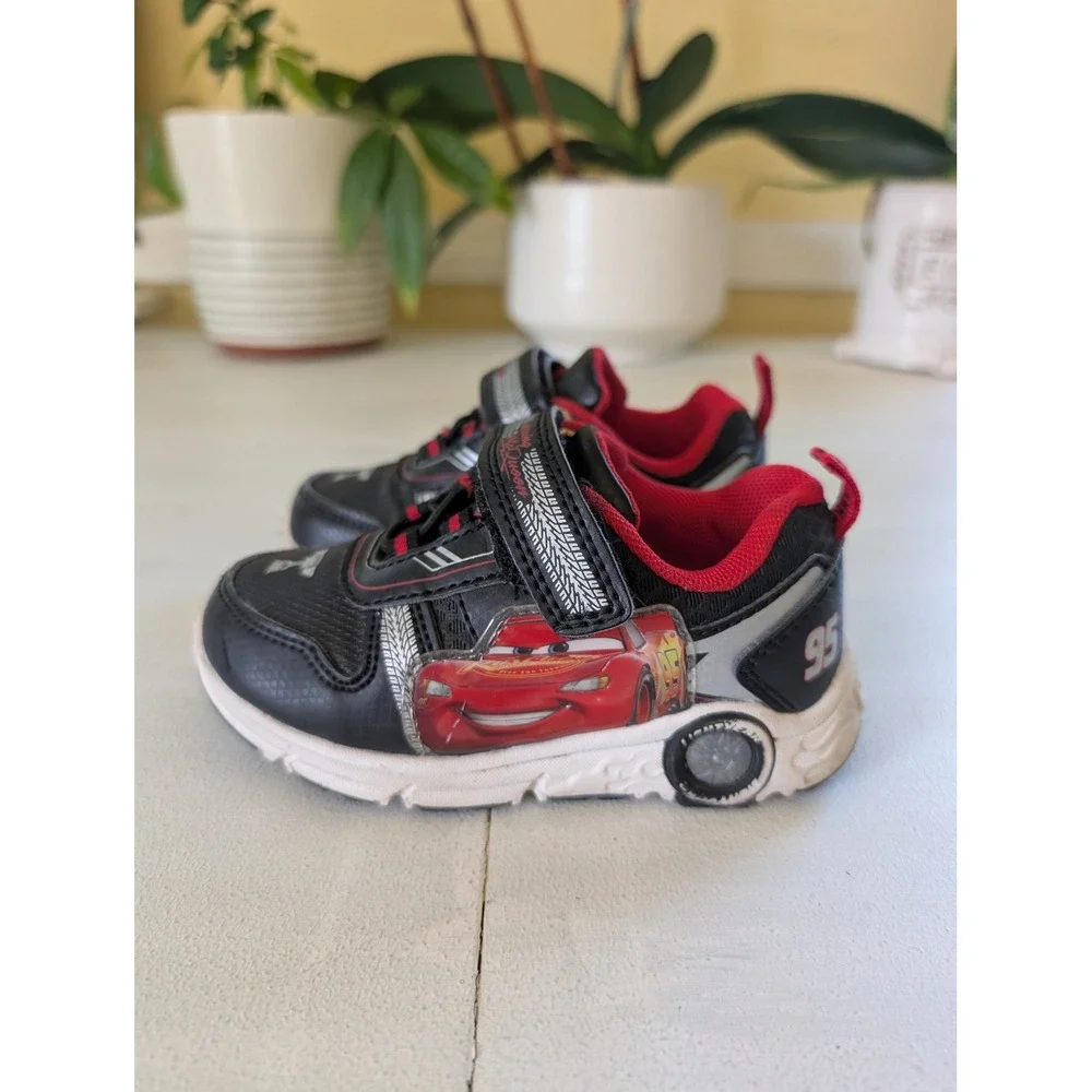 Lightning McQueen Boys Sneakers Shoes Sz 7 Light Up Cars 95 Racing Black Red